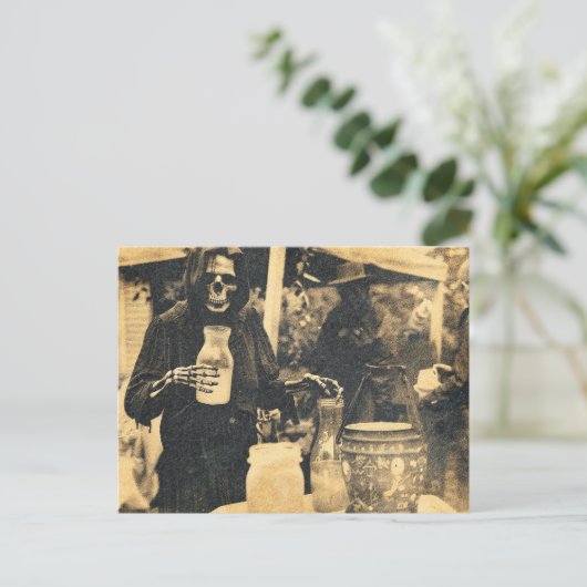 Vintag Spooky Skeleton Summerween Postkarte (Stehend Vorderseite)