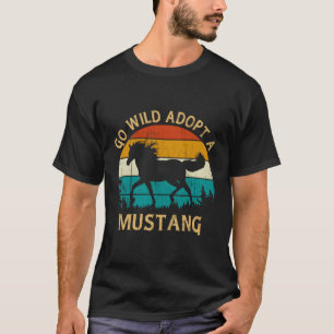 Vintag Sunset Wild Mustang Horse Go Wild Adoptier  T-Shirt