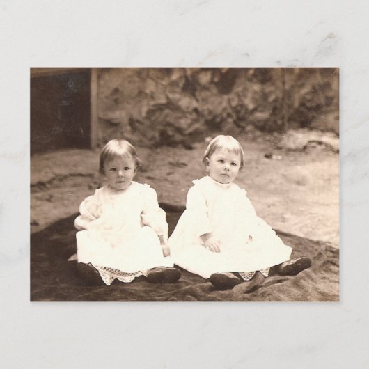 Vintag Twins Postkarte (Vorderseite)