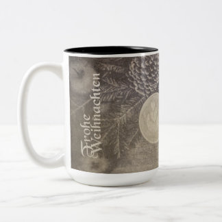 Vintag-Weihnachtsmotiv mit Keksen und Kaffee Zweifarbige Tasse