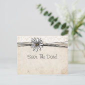 Vintag White Daisy Save the Date Ankündigungspostkarte (Stehend Vorderseite)