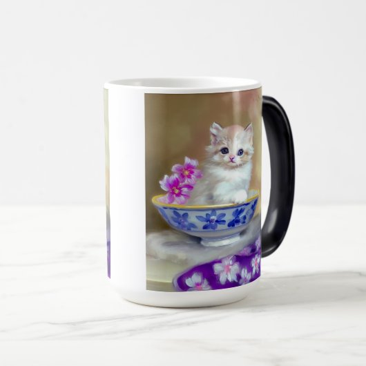 Vintag White Kitten Illustration Verwandlungstasse (VorderseiteRechts)