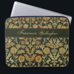 Vintag William Morris Gold Floral Laptopschutzhülle<br><div class="desc">Dieses schlichte und dennoch elegante Design besticht durch ein von William Morris inspiriertes Bräunungs-,  Gold- und Schwarz-Blütenmuster. Schützen Sie Ihren Laptop oder Ihr Tablett im Stil! Fügen Sie einen Namen hinzu,  um ihn zu personalisieren. Macht ein großartiges Weihnachts- oder Muttertagsgeschenk. Erstellt von der einfachen Farmhouse Press.</div>