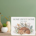 Vintag Woodland Fox Zuhause Sweet Zuhause Holzkisten Schild<br><div class="desc">Erleben Sie eine warme und einladende Atmosphäre mit diesem hübschen Holzkastenschild,  das eine Aquarellgestaltung eines schlafenden Waldfuchses und den herzerwärmenden Satz "Zuhause Sweet Zuhause" enthält. Bestellen Sie noch heute Ihr Haus und passen Sie es mit dem Jahr der Einrichtung an,  sodass Sie sich wie eine gepflegte Zuhause fühlen.</div>