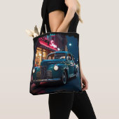 Vintage 1940s Classic Car Under Neon Lights Tasche (Von Nahem)