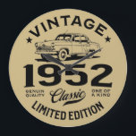 Vintage 1952 Classic 70 Years Old 70th Fathers day Große Wanduhr<br><div class="desc">Perfect Gift Idea for Women and Men - Vintage 1952 Birthday Outfit. Greatest Holliday Present for Parents Turning 70 Mother, Mom, Uncle, Grandmother, Best Friend, Father, Grandfather, Aunt, Husband, Dad On 70 Yr Old Birthday Party Celebrate Your Husband, Wife, Mom, Dad 70th Birthday Party with This Funny 70 Yr Old...</div>