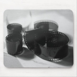 Vintage 35mm Filmstreifen in Schwarzweiß Mousepad