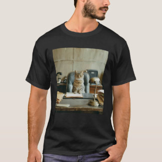 Vintage-70er-Jahre-Sonnenbrille-Bürokatze-am-Schre T-Shirt