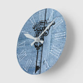 Vintage Acrylmauer-Uhr von 1988 Runde Wanduhr (Winkel)