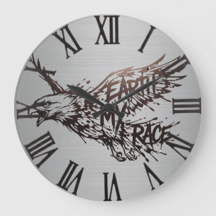 Vintage-Adler-Uhr mit römischen Ziffern an der Wan Große Wanduhr