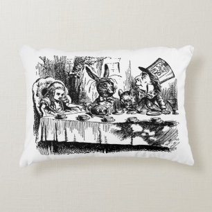 Vintage Alice im Wunderland Illustration des Dekokissen