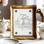 Vintage Alice im Wunderland Tee Party Spielkarte Tischnummer<br><div class="desc">Wunderschön konzipierte Schilder für die Tischnummer der Vintagen Alice im Wunderland. Ideal für eine Veranstaltung zum Thema Alice im Wunderland. Wir haben die ikonische Alice im Wunderland Vintages Tee-Party-Szenenbild sorgfältig restauriert, indem wir sie von Hand skizziert und mit wunderschönen Aquarellfarben-Untertönen zum Leben erweckt haben. Die Tischnummer ist wie eine Spielkarte...</div>