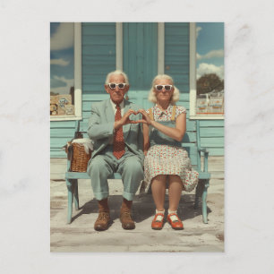 Vintage älteres Paar macht Herz-Geste Postkarte