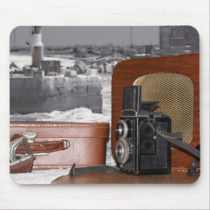 Vintage analoger Camcorder und ein Retro-Radio Mousepad