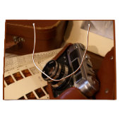 Vintage Analogkamera in Lederbraun Große Geschenktüte (Vorderseite)