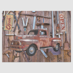 Vintage antike Landhaus roter LKW Antike Werkzeuge Seidenpapier