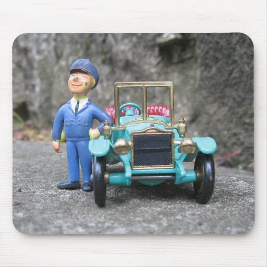 Vintage ARAL-Tankstelle und Modellwagen Mousepad (Vorne)