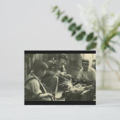 Vintage-Arbeiter Postkarte (Stehend Vorderseite)