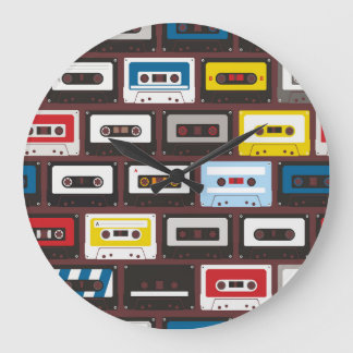 Vintage Audiokassetten, nahtloser Hintergrund. Große Wanduhr