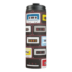 Vintage Audiokassetten, nahtloser Hintergrund. Thermosbecher