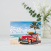 Vintage Auto am Strand mit Surfbrett Postkarte (Stehend Vorderseite)
