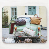 Vintage Auto mit viel Gepäck Mousepad (Vorne)