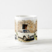 Vintage Auto vor Steinbau Kaffeetasse (Mittel)