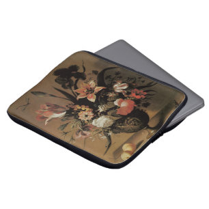 Vintage Barock, Stillleben Blumenstrauß in Vasé Laptopschutzhülle