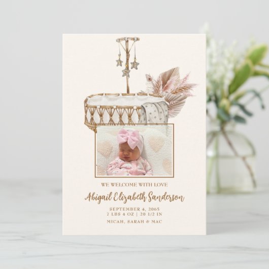 Vintage Bassinet Foto Geburtsankündigung Einladung (Stehend Vorderseite)