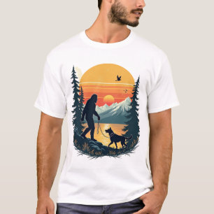 Vintage Bigfoot gehender Hund Berg Sonnenuntergang T-Shirt