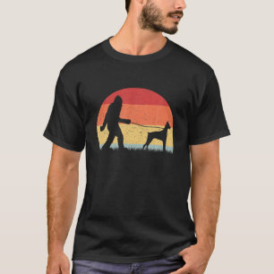 Vintage Bigfoot laufender Dobermann Hund Sasquatch T-Shirt