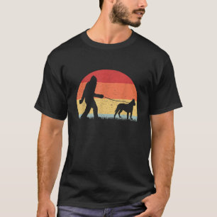 Vintage Bigfoot laufender Pit bull Hund Sasquatch T-Shirt