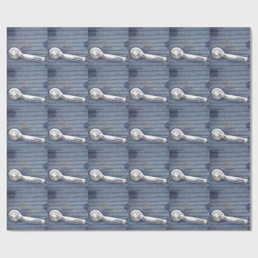 Vintage blaue Tür, Silbergriff Geschenkpapier (Flach)