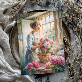 Vintage blonde Frau arrangierte rosafarbene Bauern Seidenpapier