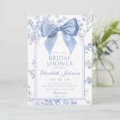 Vintage Blue Bow Floral Bridal Shower Einladung (Stehend Vorderseite)