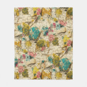 Vintage-Blumen-Collage mit gealterter Papierstrukt Fleecedecke (Vorderseite)