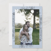 Vintage Blumendusty Blue Foto Hochzeit Einladung (Rückseite)