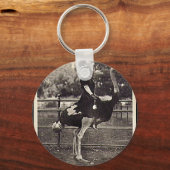 Vintage Broadway-Schauspielerin Riding an der Voge Schlüsselanhänger (Vorderseite)