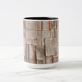 Vintage Bücher Zweifarbige Tasse (Mittel)