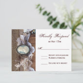 Vintage Cameo Key Burlap Wood Wedding RSVP Karte (Stehend Vorderseite)