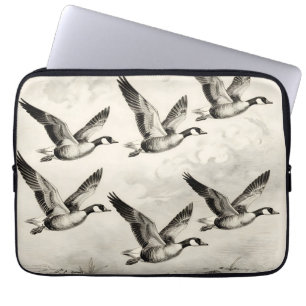 Vintage-Canadagänse im Flug - Gravur Laptopschutzhülle