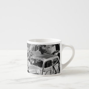 Vintage cars rusting away in a car yard espressotasse