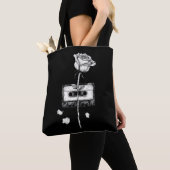 Vintage-Cassettenband mit aufblühender Rose Ästhet Tasche (Von Nahem)