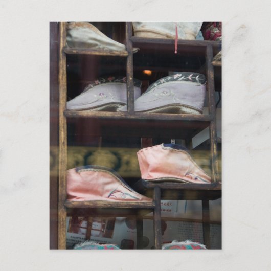 Vintage chinesische Frauenschuhe Postkarte (Vorderseite)