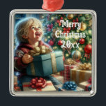 Vintage Christmas Eve Joy Personalisiert Ornament Aus Metall<br><div class="desc">Personalisierte Weihnachtsschmuck. Ein süßer kleiner Junge,  der am Weihnachtsabend ein Geschenk mit einem großen Lächeln öffnet. Ein hübscher Weihnachtsbaum mit antiken Ornamenten in Gold und Rot.</div>