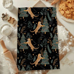"Vintage Christmas Tiger mit Weihnachtsbaum Schwar Geschirrtuch<br><div class="desc">Fügen Sie eine spielerische und dennoch elegante Touch in Ihre Ferienküche mit dem Weihnachtsweihtiger mit dem Schwarzen Küchentuch Weihnachtsbaum hinzu. Dieses hübsche, Vintage Tigerdesign kombiniert mit einem wunderschön dekorierten Weihnachtsbaum auf schwarzem Hintergrund verbindet Stil mit Urlaubscharme. Ideal für den Alltag oder als dekorativer Akzent bringt es festlichen Flair in Ihre...</div>