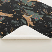 "Vintage Christmas Tiger mit Weihnachtsbaum Schwar Sherpadecke (3/4)