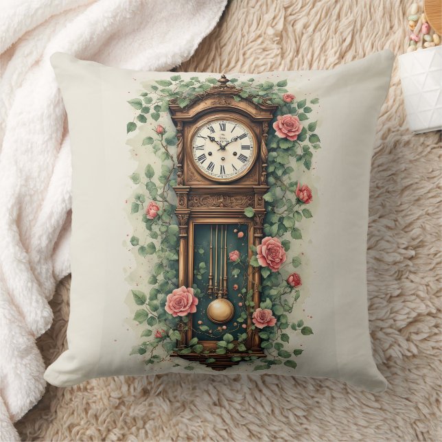 Vintage Clock Surrounded by Roses and Vines Kissen (Decke)