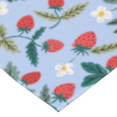 Vintage Cottagecore Strawberry Pattern Tischdecke (Schrägansicht)