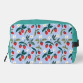 Vintage Cottagecore Strawberry Pattern Waschbeutel (Rückseite)